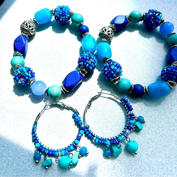 CHICO'S Two stretch bracelets and earrings - turquoise color/perfect condition - Picture 1 of 4